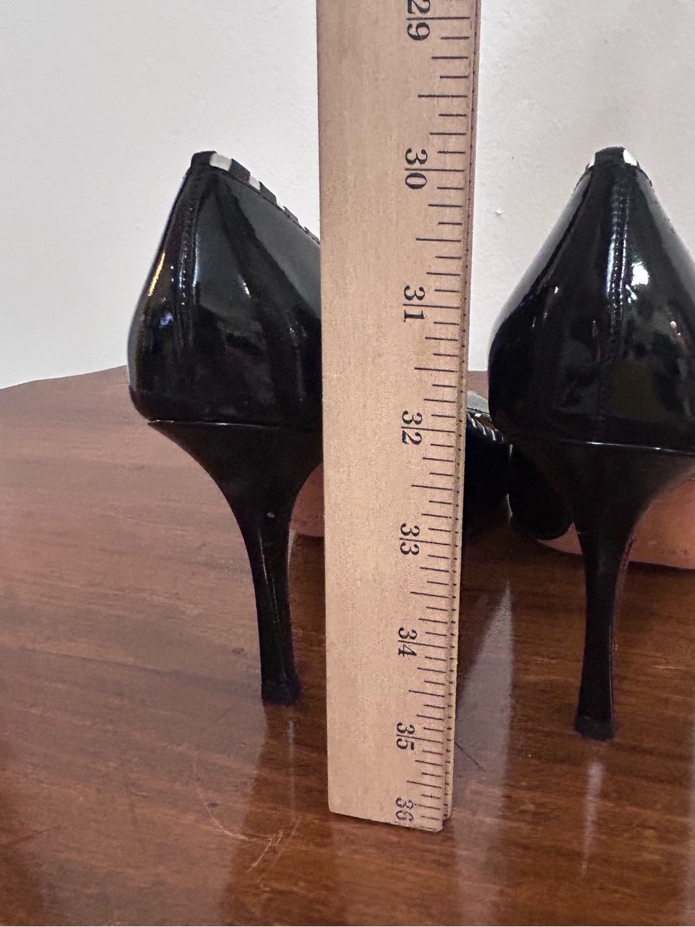 🎲MAKE OFFER🎲 kate spade Black Patent Pointed Toe Pumps White Trim Heels 8 - Picture 7 of 9